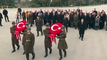 Kılıçdaroğlu ve CHP heyeti İsmet İnönü’yü 49. ölüm yıldönümünde mezarı başında andı
