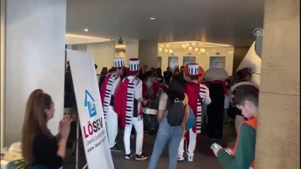 Lösemili çocuklar yeni yıl partisinde moral buldu