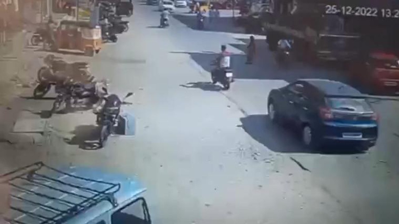 నారాయణఖేడ్: ఉపాధ్యాయుడు స్పాట్ డెడ్.. వైరల్ గా మారిన సీసీ ఫుటేజ్