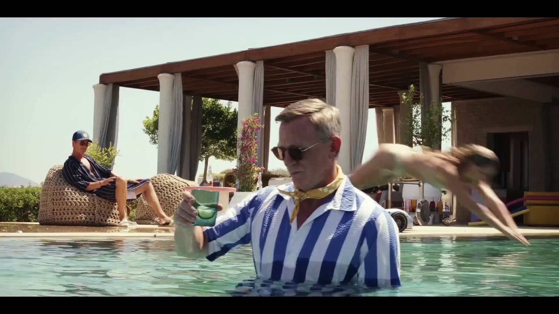 GLASS ONION A KNIVES OUT OF MYSTERY Who Invited Benoit Blanc 2022 Daniel Craig