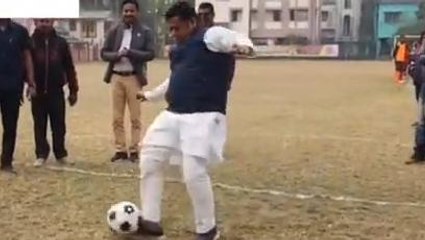 দঃদিনাজপুরঃ ফুটবলে লাথি মেরে এমপি কাপ মহিলা ফুটবলের শুভসূচনা সুকান্তর