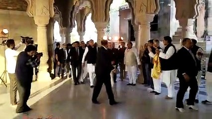 निकम्मापन दिखा रहे जल शक्ति मंत्री, पीएम मना नहीं करते!