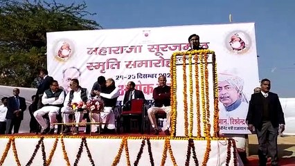 निकम्मापन दिखा रहे जल शक्ति मंत्री, पीएम मना नहीं करते!