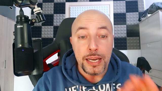 Buttata fuori dalla recita scolastica di Natale perché ha troppi tatuaggi