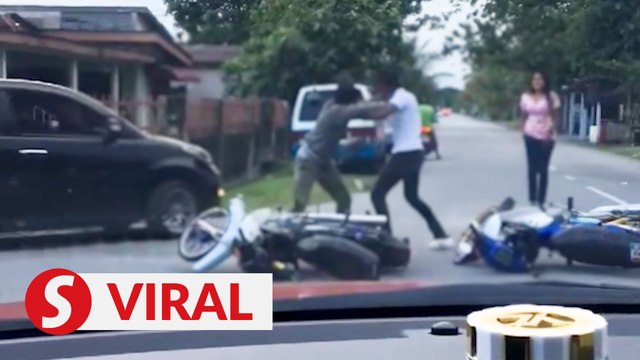 Cops looking for person who recorded fight between two bikers