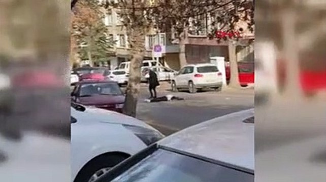 Eski eşini sokak ortasında tabancayla vurup, yanına kimseyi yaklaştırmadı