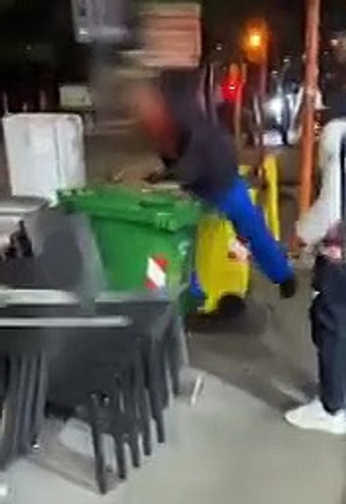 UOMO NEL CASSONETTO