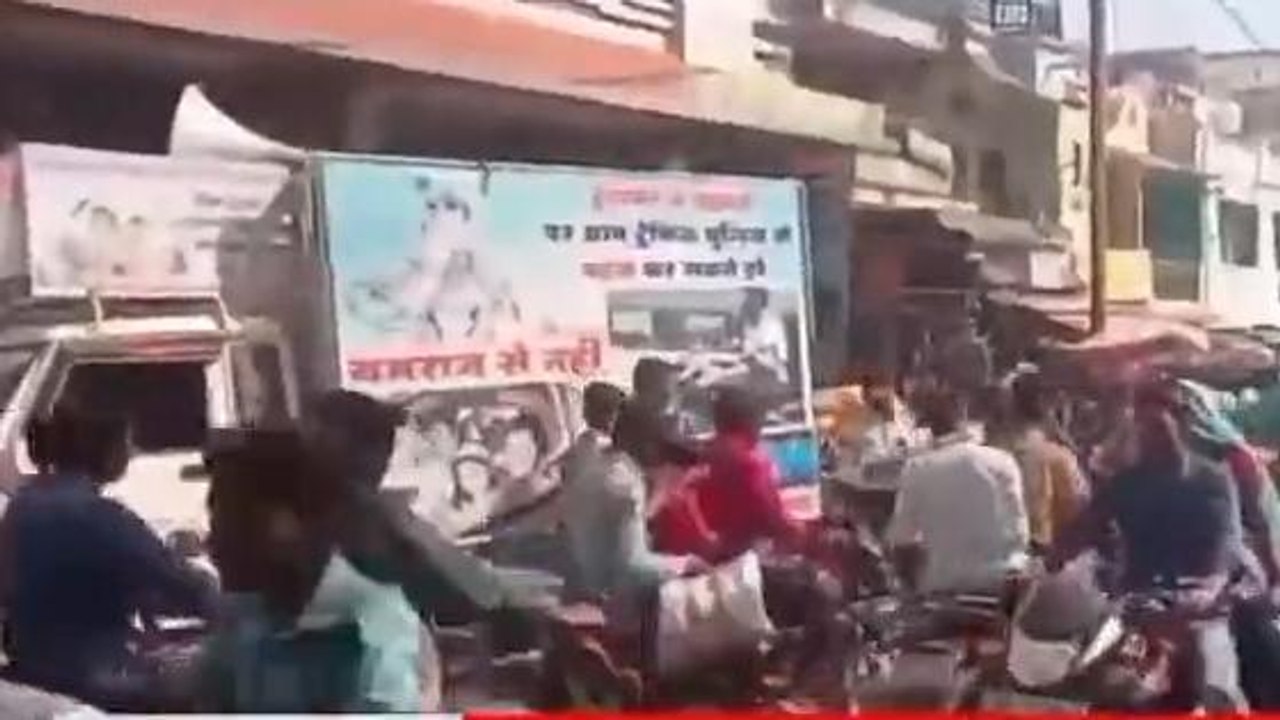अलीराजपुर :बाजारो में जारी है जागरूकता अभियान,यातायात पुलिस का आयोजन