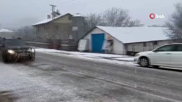 Ankara'ya mevsimin ilk karı düştü