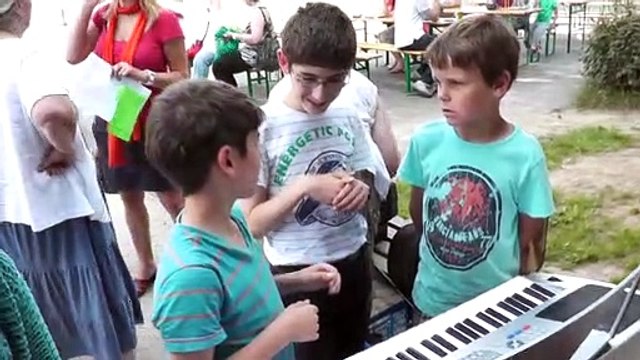 Keyboard auf dem Schulhof, 2013, 04