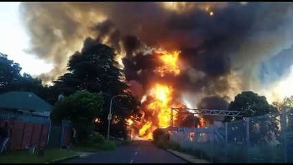Más de una decena de muertos por explosión de camión cisterna en Sudáfrica