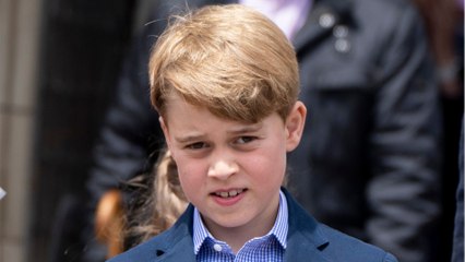 GALA VIDEO - Prince George : cet adorable geste protecteur pour son petit-frère Louis lors du service de Noël