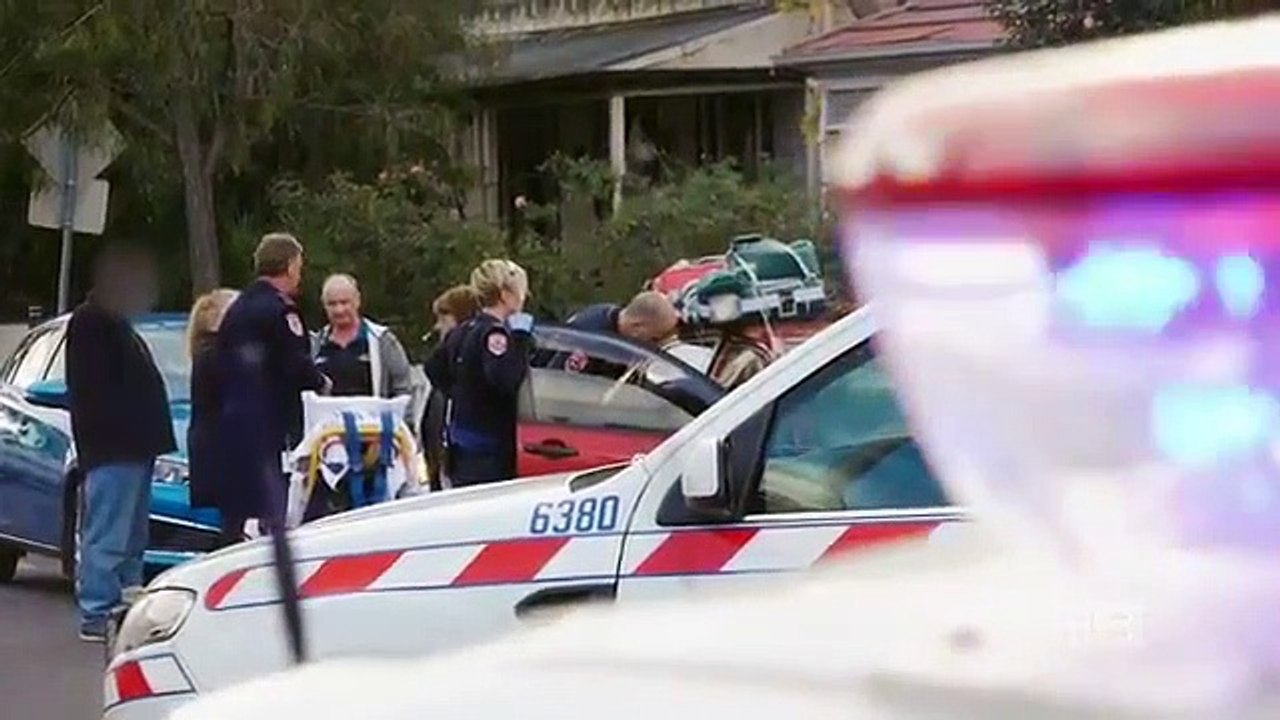 Paramedics (AU) - Se1 - Ep06 HD Watch HD Deutsch