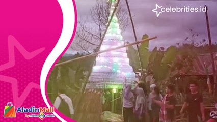 Unik, Pohon Natal Terbuat dari Limbah Daur Ulang