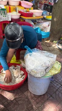 Người phụ nữ bán rau kiếm trăm triệu đồng/ngày tại Côn Đả