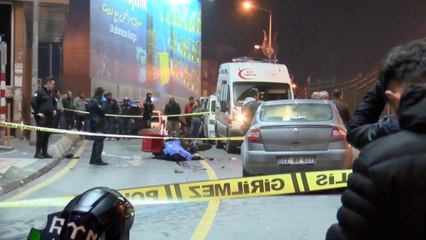Kağıthane'de otomobille çarpışan motosikletli öldü