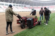 Karaman'ın 15 bin kişilik stadyumunda çim serme çalışması başladı