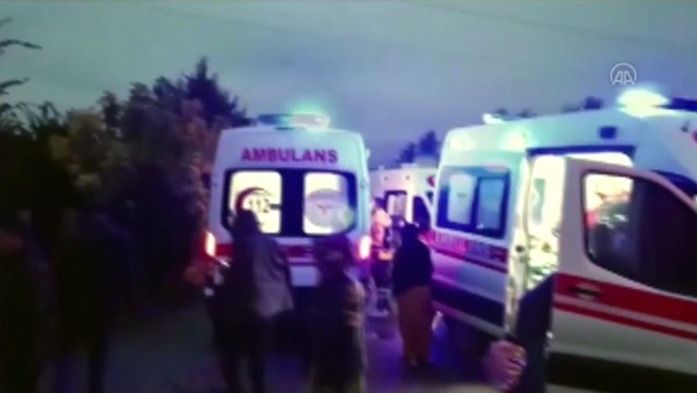 Tarım işçilerini taşıyan midibüs devrildi, 14 kişi yaralandı