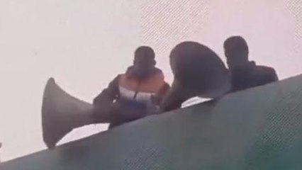 सभंल:पुलिस ने धार्मिक स्थलों पर लगे लाउडस्पीकरों को उतरवाया