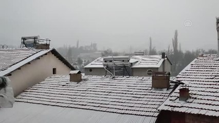 Çelikhan ilçesinde kar yağışı hayatı olumsuz etkiliyor