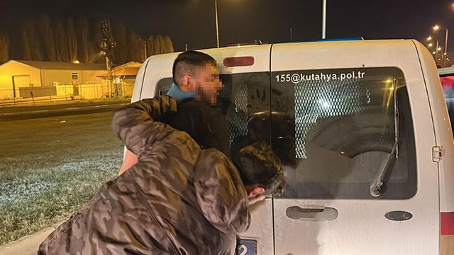 'Dur' ihtarına uymayıp polise bıçakla saldırdı