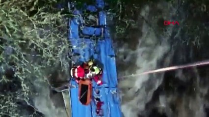 İspanya'da otobüs nehre yuvarlandı! Altı ölü iki yaralı