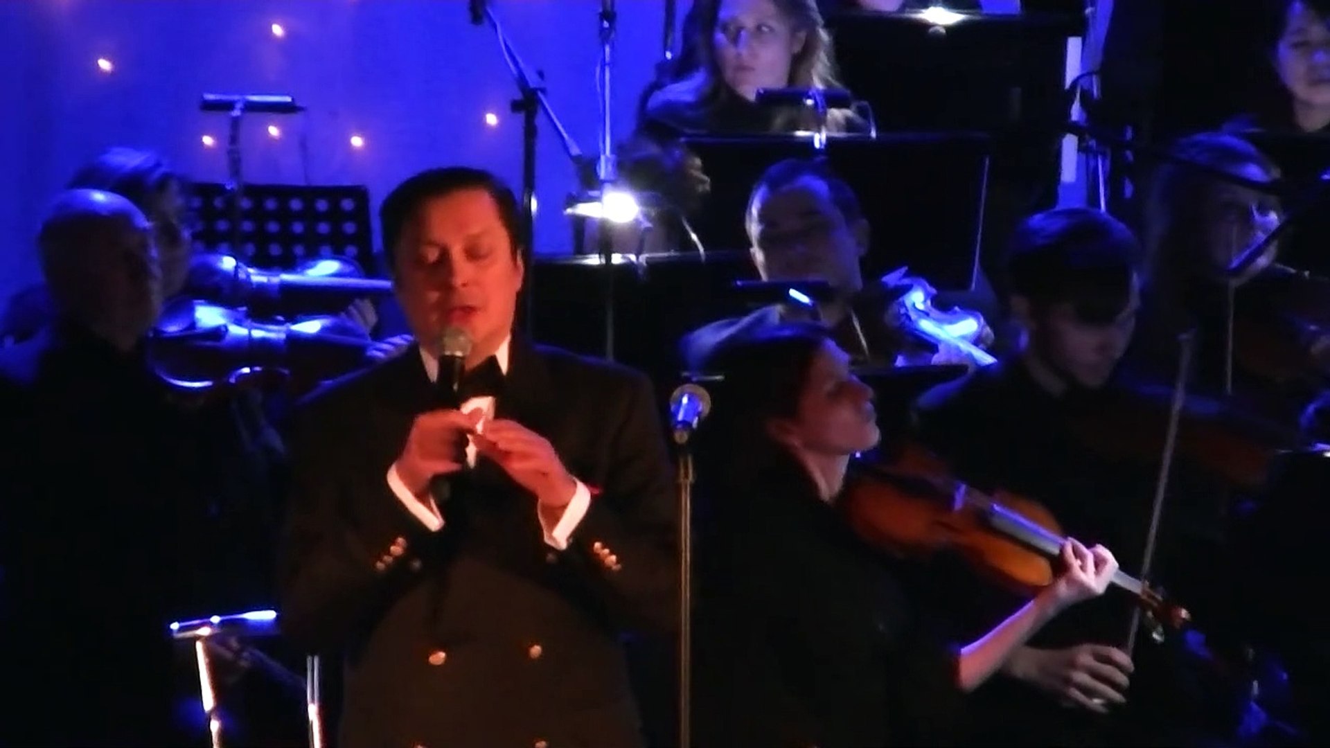 ⁣Васил Петров изпълнява The Bells Of Christmas