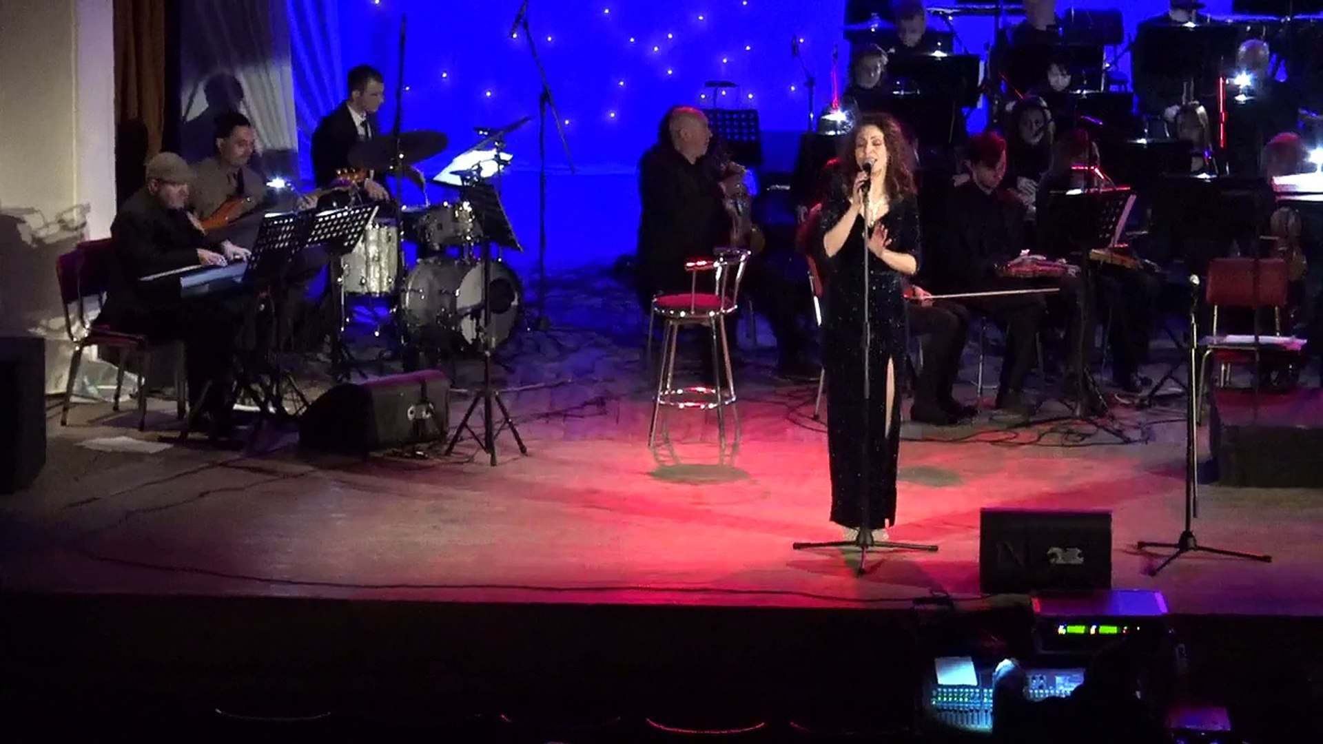 ⁣Winter Wonderland, пее Васил Петров