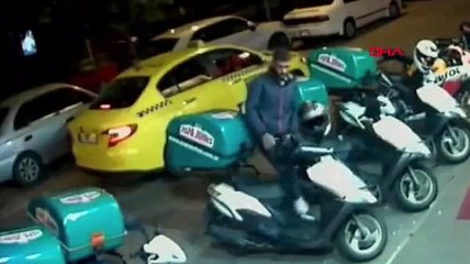 Taksiyle gelip motosiklet çalmaya kalkan hırsızı komşu yakaladı