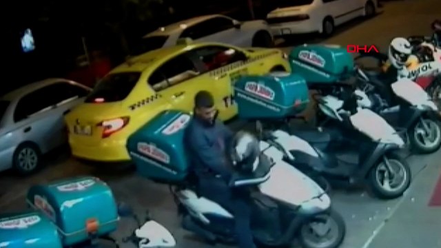 Taksiyle gelip motosiklet çalan hırsızı komşu esnaf yakaladı