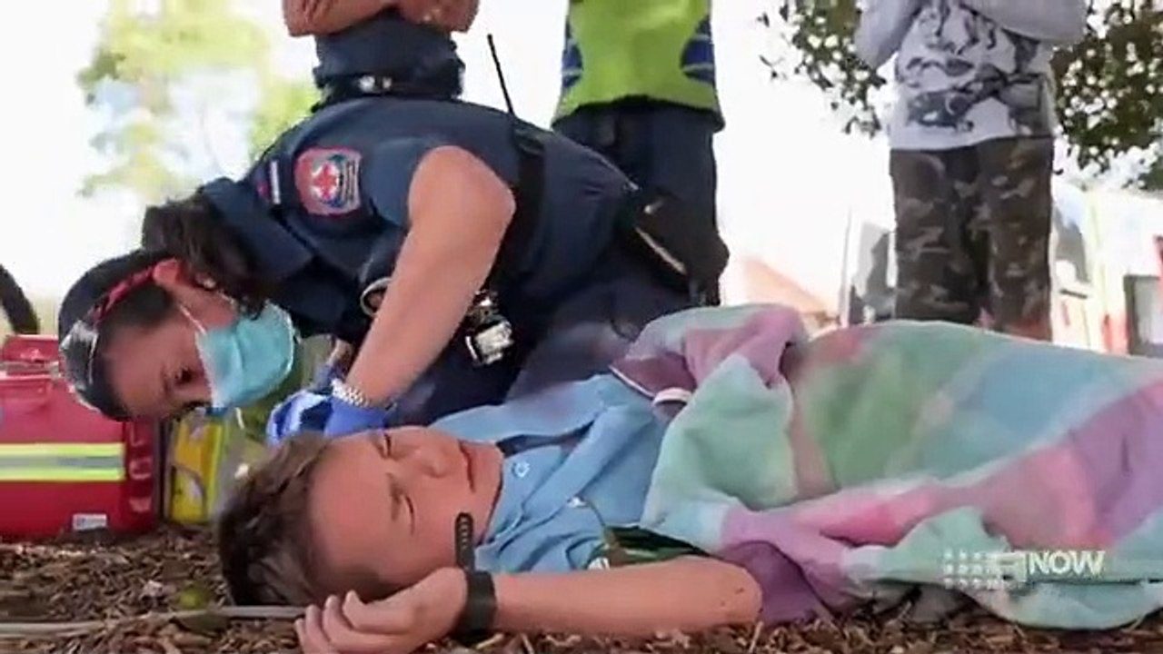 Paramedics - Se3 - Ep01 HD Watch HD Deutsch