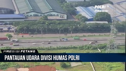 Karo Penmas Divhumas Polri Lakukan Pemantauan Arus Lalu-lintas Melalui Udara Menggunakan Helikopter