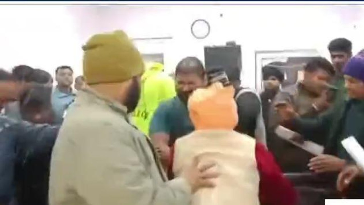 मथुरा: सुनवाई ना होने पर पीड़ित ने की पेट्रोल डालकर आत्मदाह की कोशिश