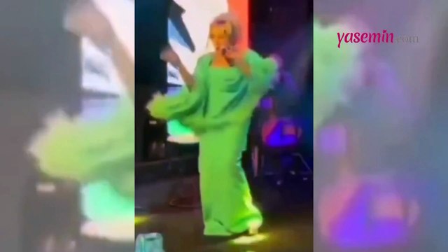 Nükhet Duru Emel Sayın'ın yerine geçti! Sarı peruk taktı Mavi Boncuk'u söyledi...