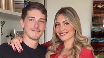 GALA VIDÉO - Didier Deschamps : son fils Dylan et sa chérie Mathilde complices pour un Noël de rêve !