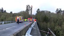 España | Siete muertos al caer un autobús a un río en Galicia
