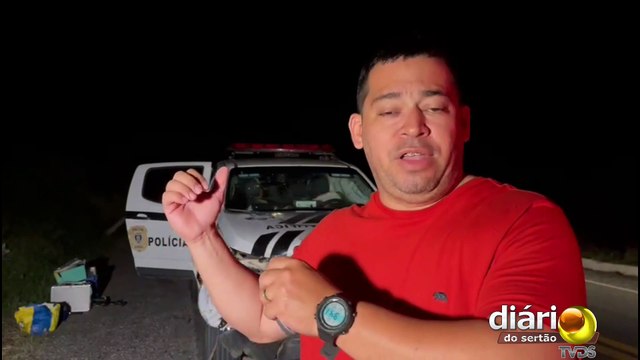 Viatura da Polícia Científica de Cajazeiras colide com animal na BR-230, no município de Pombal