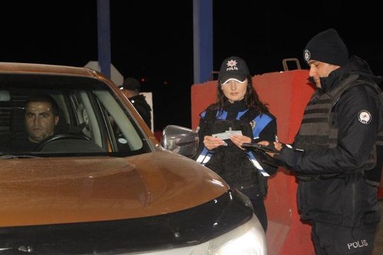 ŞIRNAK'TA 'POLİS ÇİFTLER', YENİ YILA NÖBETTE GİRDİ
