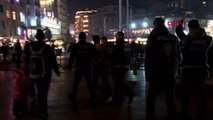 İSTANBUL-BEYOĞLU'NDA YENİ YIL KUTLAMALARINDA UYUŞTURUCU MADDE TAŞIYAN 2 KİŞİYE GÖZALTI