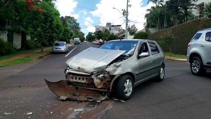Palio e Jeep Renegade se envolvem em acidente no Centro