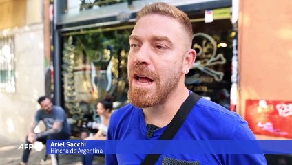 Fiebre mundialista en Argentina: llevar a Messi y la Copa del Mundo en la piel