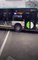 Un bus de la RATP roule à contresens sur le périphérique parisien et fait demi tour