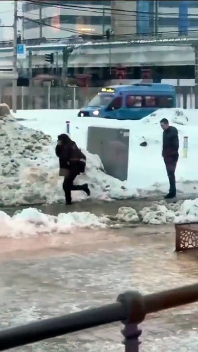 Ce trottoir se transforme en piège pour piéton