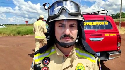 Após colisão, quatro postes são derrubados e adolescente fica ferido