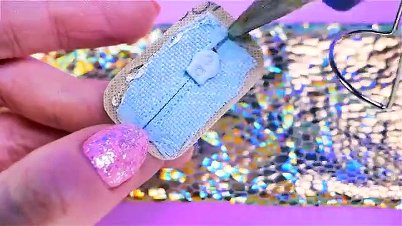 26_DIY_BARBIE_IDEAS_~_Miniature_Paints,_Hairpins,_Donuts,_Toothpaste_AND_MORE!(360p)
