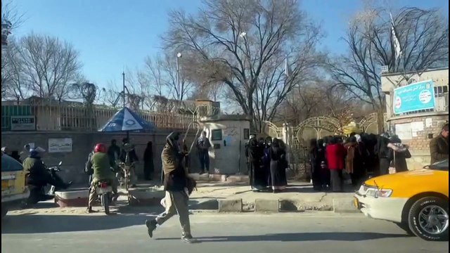 Mais duas ONGs suspendem atividades no Afeganistão após proibição de empregar mulheres