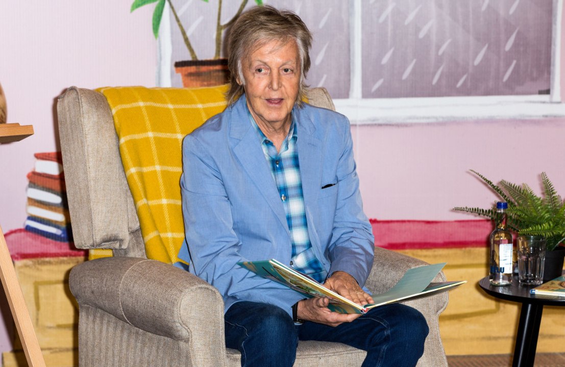 Paul McCartney no podía hablar de John Lennon tras su asesinato