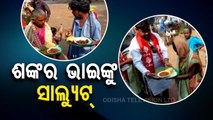 News Fuse | Youth distributes free food to beggars and leprosy patients in Bhubaneswar