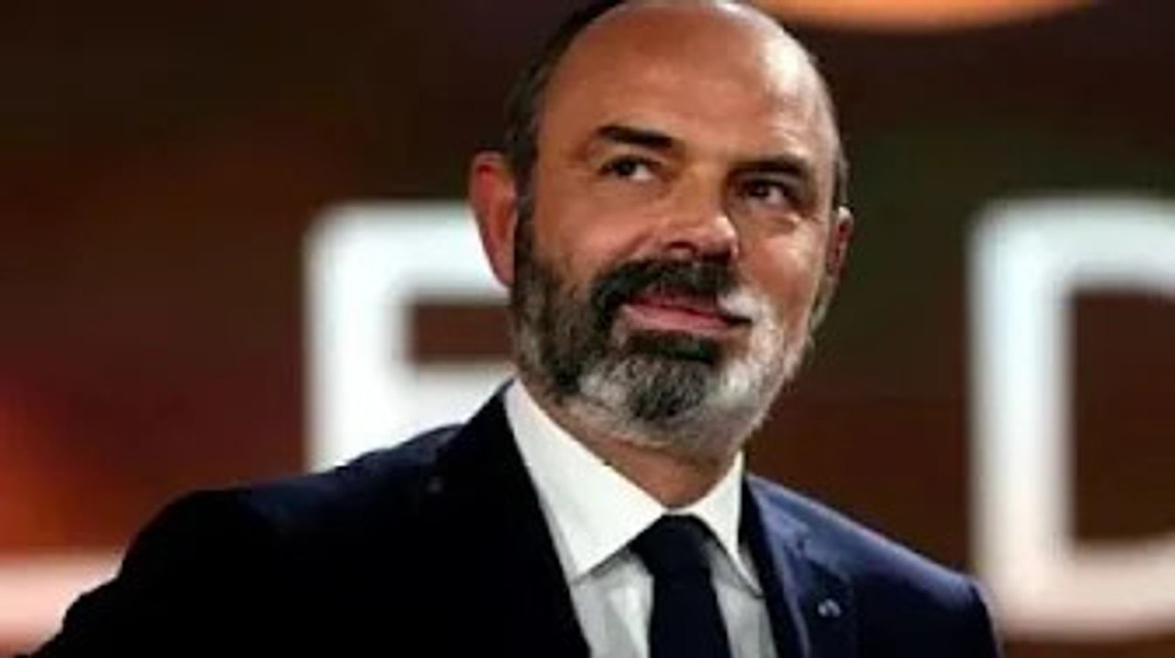 Édouard Philippe atteint d’une maladie : le Web se moque de sa barbe mi-grise mi-blanche