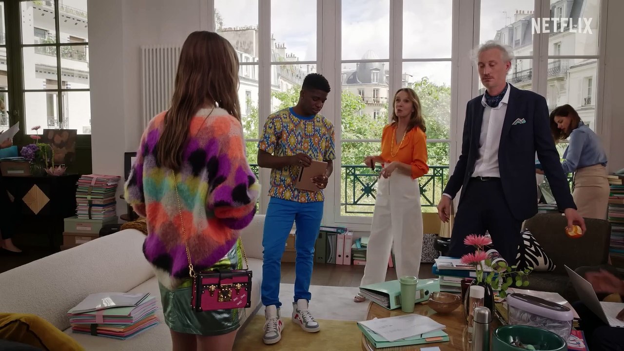 La dernière bande-annonce de la saison 3 d''Emily à Paris' a tout un tas de joie de vivre - It's time to book that one way ticket to Paris.